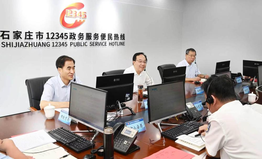 王素文接听12345博彩平台便民热线